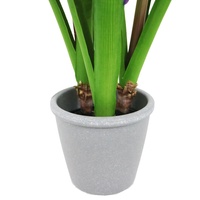Hyacinth Putih Imitasi dengan Kelopak Lembut Berwarna Merah Muda Ditanam dalam Pot Berpenampilan Batu Bertekstur Dekorasi Dalam Ruangan Bernuansa Mistis