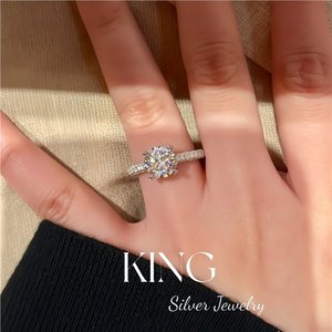 Anillo de Moissanita King Silver Jewelry, Plata de Ley S925, Chapado en Oro, Anillo de Boda para Mujer, Engaste Pavé - Product Image 4
