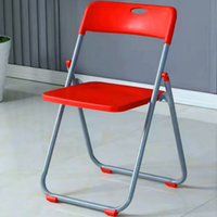 Chaise de camping pliante blanche moderne à dossier haut en plastique et en métal pour l'extérieur, l'école, le bureau, le jardin, les mariages, les hôtels et les événements.