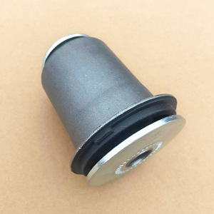 Buje de goma de suspensión Hilux 48655-0K040 para montaje del brazo de control inferior para Toyota FAW JP - Product Image 1