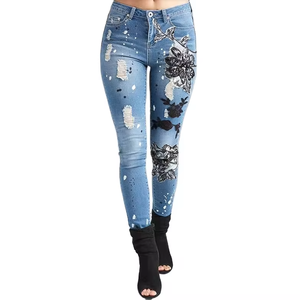 Pantalones vaqueros ajustados personalizados para <span class=keywords><strong>mujer</strong></span>, pantalones vaqueros ajustados con pintura rasgada de flores transpirables con estilo de pantalones lápiz y decoración de agujeros - Product Image 1