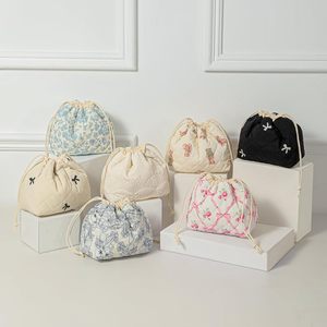 Bolsa de Maquillaje Acolchada de Algodón al por Mayor con Cordón, Estética Coquette, Linda Bolsa de Cosméticos de Viaje, Bolsa de Regalo con Cordón - Product Image 5