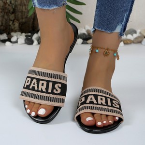 Sandali e Ciabatte <span class=keywords><strong>da</strong></span> Donna alla Moda con Suola Piatta <span class=keywords><strong>da</strong></span> Indossare all'Aperto in Estate Scarpe <span class=keywords><strong>da</strong></span> Spiaggia Infradito <span class=keywords><strong>da</strong></span> Mare in PVC Immagine Donna Signora - Product Image 4