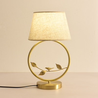 Lampe de table de style chinois entièrement en cuivre, simple et adaptée à l'étude, au salon, à la maison, à la chambre à coucher, au chevet.