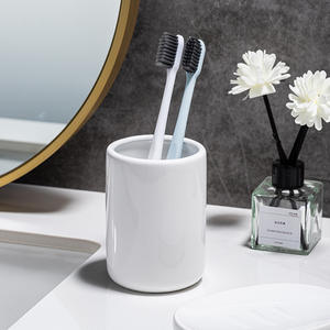Juego de Accesorios de Baño de Tres Piezas en Blanco con Dispensador de Jabón, Vaso y Jabonera de Plástico para Baños - Product Image 3