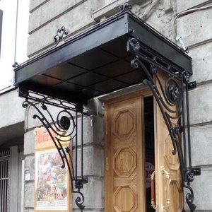 Toldo <span class=keywords><strong>de</strong></span> Hierro Forjado y <span class=keywords><strong>Policarbonato</strong></span>, Estructura Metálica <span class=keywords><strong>de</strong></span> Arte Moderno con <span class=keywords><strong>Techo</strong></span> Translúcido - Product Image 1