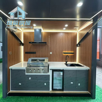 Unit Hunian Modular Tahan Segala Cuaca yang Dirancang Sebagai Rumah Kontainer Lipat dengan Dapur Luar Ruangan untuk Aktivitas Sosial di Halaman Belakang