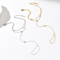 OEM Maßgefertigte Elegante Doppelschichtige Handkette für Frauen mit Süßwasserperlen, Stern-Zirkonia-Fingerring, Leichter Luxus, Verstellbar