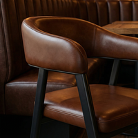 Meubles de bar de style vintage, spécialisés dans la production sur mesure de tables et de chaises rembourrées