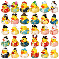 Canard en caoutchouc flottant en vinyle imperméable avec logo personnalisé pour le bain de bébé, les jeux de piscine et la décoration de fêtes