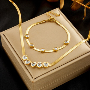 Conjunto de pulsera de collar de hueso de serpiente transparente de alta calidad a la moda, acero de titanio de circón de amor de lujo para ocasiones de regalo - Product Image 2