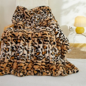 Couvertures Minky Couture personnalisées à motif ombré réversible, motif léopard de haute qualité, couvertures Minky plissées les plus douces - Product Image 6