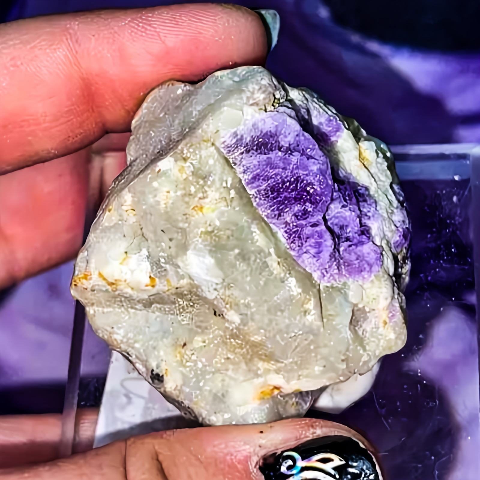 Piedra Bruta de Hackmanita