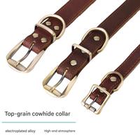 Collier pour chien rembourré à motif uni de luxe en gros, fait à la main, avec des accessoires en alliage durables, style classique, rubans décorés, cuir véritable