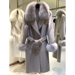 Cappotto Lungo in Lana con Collo in Vera Pelliccia di Volpe, Caldo per l'Inverno, Vendita all'Ingrosso - Product Image 1