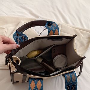 New girls large-capacity tote bag fashionable broadband design versatile casual shoulder bag high-value messenger bag