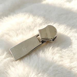 Servicio OEM ODM de Fábrica Desong: Deslizador de Cremallera de Aleación de Zinc para Prendas, Tirador de Cremallera Personalizado con Logotipo en Oro Rosa y Gris Metálico - Product Image 3