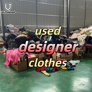 F1 Ingrosso Abbigliamento Usato in Balle, Vestiti di Seconda Mano, T-Shirt, Giacche, Pantaloni, Felpe Firmate, Ordine all'Ingrosso - Product Image 1