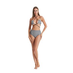2023 en forma de V 18 adolescente caliente sexy chica joven 2 piezas desnudo cadena bikini ropa de playa y traje de baño para mujeres - Product Image 6
