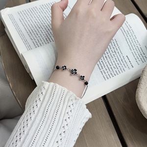 สร้อยข้อมือเงินแท้ S925 ประดับดอกไม้หินอาเกตสีดำและเพชรซิร์คอน เหมาะสำหรับใส่ทุกวัน - Product Image 3