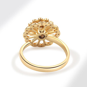 Joyería de moda al por mayor: Anillo giratorio antiestrés de cobre chapado en oro con circonita, flor esmaltada y concha, resistente al deslustre, para compromiso. - Product Image 4