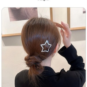 Clip de estrella de diamantes de imitación con personalidad en el pelo, pentagrama, estrella, flequillo lateral, horquilla, estilo coreano, accesorios para el cabello de niña hueca - Product Image 4
