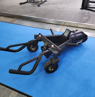 Machine à résistance magnétique professionnelle avec plaques de charge pour l'entraînement explosif de la puissance de traction et de poussée, dotée de roues pivotantes et d'un écran LCD