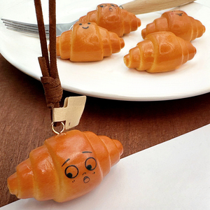 จี้พวงกุญแจรูปครัวซองต์จำลองทำจาก PVC ของ KI liangpeng ทนน้ำด่าง น่ารัก - Product Image 3