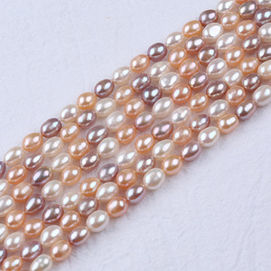 Perles d'eau douce en forme de riz Zhuji 7-8 mm, naturelles, blanches, poudre avec des couleurs mélangées de violet pour collier et bracelet DIY - Product Image 1