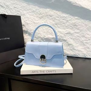 Sac à bandoulière mini fourre-tout à rabat pour femme, en PU, avec chaîne décorative – Collection Designer – Offre Spéciale - Product Image 6