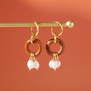 Boucles d'oreilles pendantes en bois avec pompon en perles d'eau douce rétro <span class=keywords><strong>Jing</strong></span> Qiao Designer, luxe léger, acier inoxydable de haute qualité, automne-hiver - Product Image 4