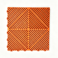 Dalles de sol de garage modernes modulaires colorées à emboîtement, tapis de sol en plastique imperméables et écologiques pour atelier et voiture