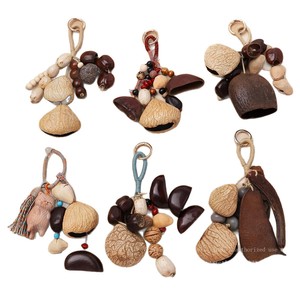 Pendentif coquille de fruit de guérison, sonnette à grincement en graines naturelles faites à la main, charme porte-bonheur en forme de gousse de fruit, artisanat du Yunnan, cadeau, ornement - Product Image 2