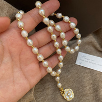 Collier de perles de camélia fritillaria super exquis Collier de perles de coquillage plaqué or 18 carats Collier de femmes