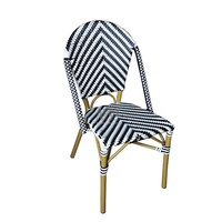 Chaises d'extérieur confortables en rotin français tressé en bambou pour bistro, restaurant, bar et événements