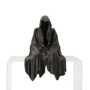 Polyresin Creative Art Nightcrawler Sculpture Grim Reaper Statue Sitting Halloween Decorations Outdoor