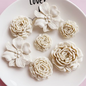 ดอกไม้เรซิ่นสีแดงสดสำหรับตกแต่งรองเท้า DIY สไตล์เรโทรแบบศิลปะ - Product Image 1