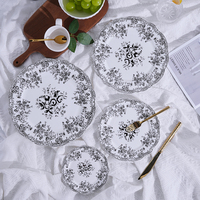 Service de table en porcelaine fine avec bordures en dentelle et décorations florales, service de table en céramique sur mesure pour les mariages
