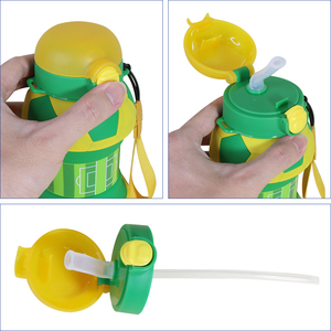 <span class=keywords><strong>Gourde</strong></span> personnalisée pliable Football Sports Drinkware Enfant Football Enfants Enfants Bouteille d'eau pliable pour l'école des enfants - Product Image 2