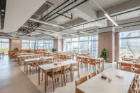 Ensemble table et chaises de cantine en bois massif, table de repas moderne pour le personnel avec plateau en pierre pour entreprise, bureau, usine, cafétéria