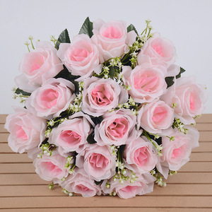 Y-R017 2021 vente chaude <span class=keywords><strong>pas</strong></span> <span class=keywords><strong>cher</strong></span> artificielle rouge rose <span class=keywords><strong>Bouquet</strong></span> de fleurs bouquets rose artificielle pour pièce maîtresse de mariage <span class=keywords><strong>Bouquet</strong></span> De <span class=keywords><strong>Mariée</strong></span> - Product Image 4