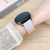 Bracelet de montre en silicone perforé bicolore à trois brins magnétiques de 18-22 mm de largeur pour GT5, S4 et Watch6