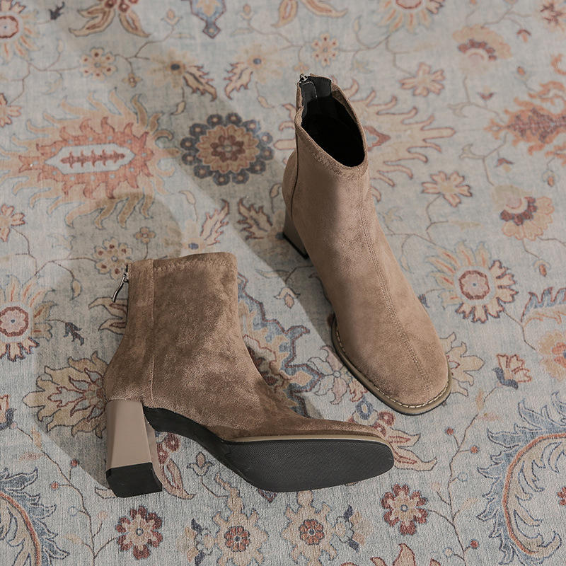 สีน้ำตาล