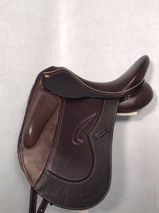 Silla de Montar de Doma de Cuero de Lujo al por Mayor con Asiento de Agarre Profundo, Acolchado Suave, Gullet Ajustable y Alta Durabilidad para Equitación - Product Image 6