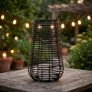 Lanterne en métal de conception de fil de laiton d'AK dans la poudre noire enduite finie avec la poignée de corde pour des accents de décor de maison et d'hôtel - Product Image 1