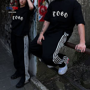 Ensemble survêtement femme streetwear gothique : T-shirt graphique oversize avec logo personnalisé et pantalon <span class=keywords><strong>de</strong></span> jogging à rayures latérales - Product Image 4