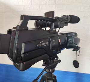 Cámara Digital Profesional Sony HXR MC-2500 Negra con Calidad de Cámara Profesional, Zoom Óptico 3x, 1080p Full HD, Ideal para Bodas y Fiestas - Product Image 3