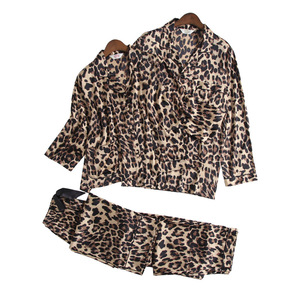 Chemise de nuit de noël glace soie hommes à manches longues costume de nuit <span class=keywords><strong>Sexy</strong></span> imprimé léopard paire Couple pyjamas vêtements de nuit pour femmes vêtements de maison - Product Image 6
