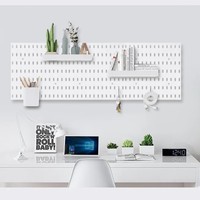 Organiseur mural en métal perforé blanc robuste avec crochets, paniers et étagères pour le rangement à la maison, au garage ou en cuisine