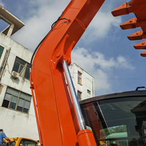 Excavatrice sur chenilles Hitachi ZX70 d'occasion, mini pelle hydraulique d'origine, équipement de construction d'occasion à vendre - Product Image 6